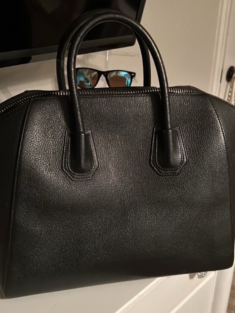 Authentic Givenchy Antigona Medium - Picture 4 of 16